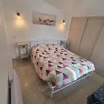 Beautiful With Garden Near Apartment Frejus