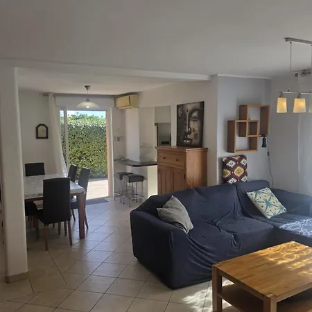 Beautiful With Garden Near Apartment