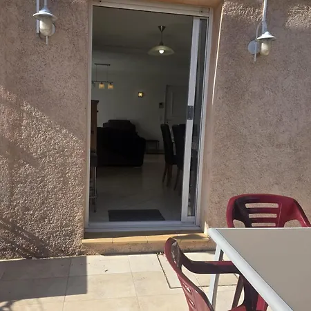 Beautiful With Garden Near